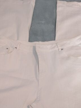 White High-Waist Jeans